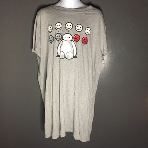 A big Max emotion shirt